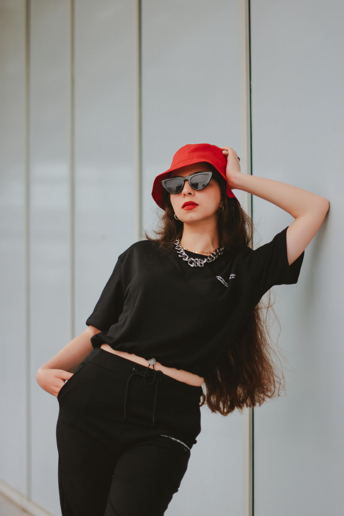 The Minimalist's Guide to Elevating Basic Tees: How to Style Neutral T-Shirts Like a Fashion Pro ✨