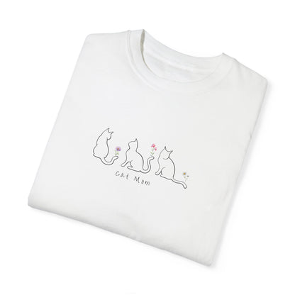 Cat Mom T-Shirt - Cute Gift for Women Who Love Cats